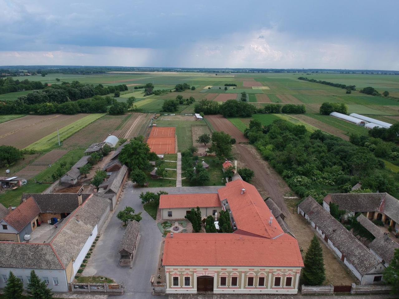 Hotel Lug Osijek Eksteriør billede