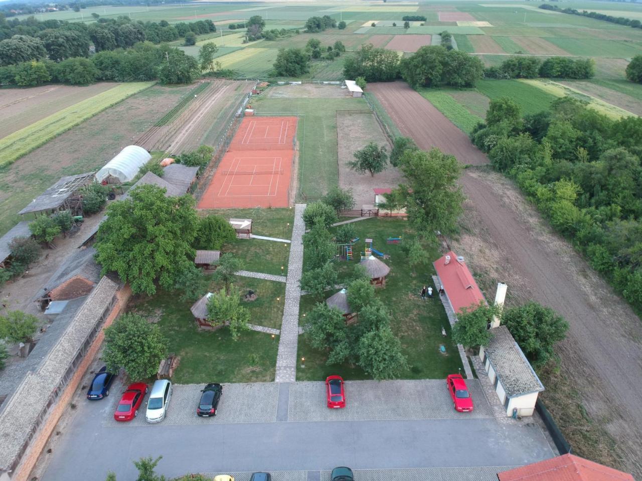 Hotel Lug Osijek Eksteriør billede